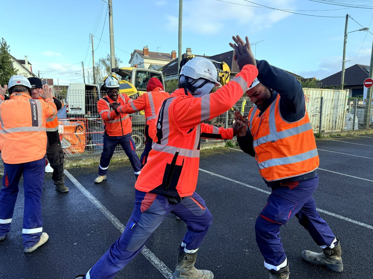 Réveil musculaire en entreprise sur chantier, coach Human to Hero